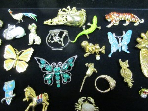 assorted animal scatter pins